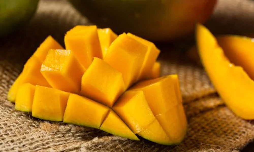 4 Myths About Eating Mangoes