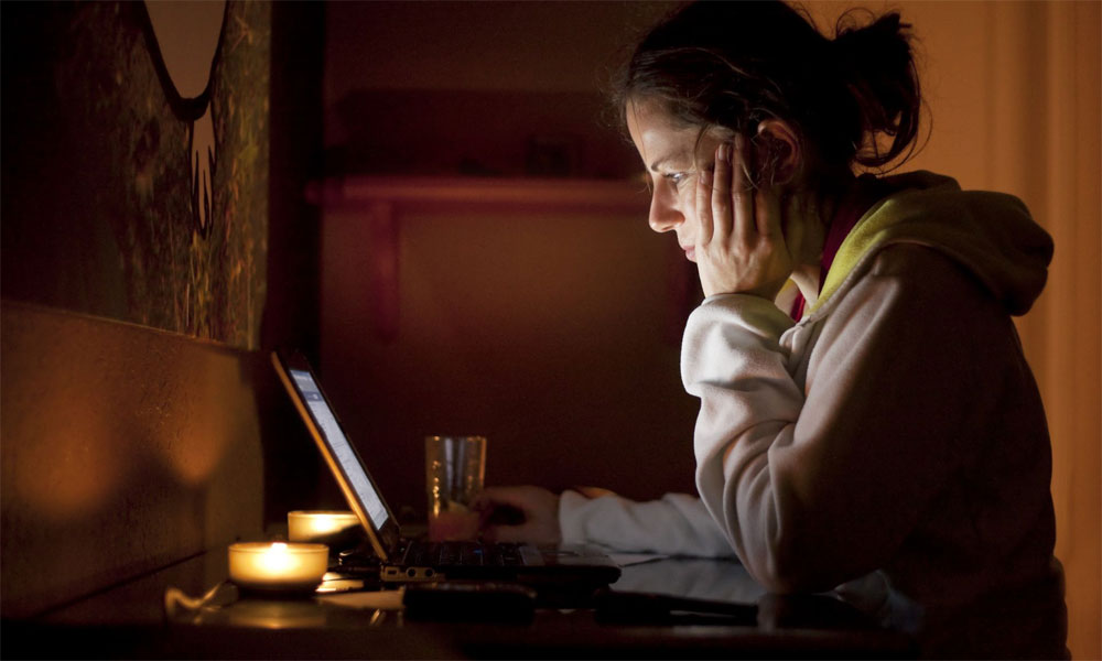 Mental Health Study Links Loneliness in Teens to Internet Addiction