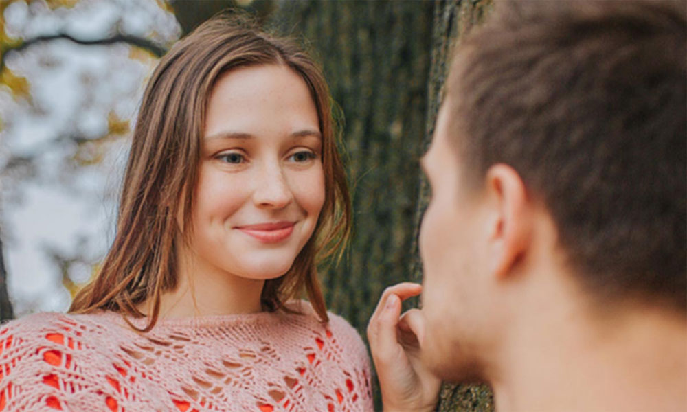 6 Signs The Woman You Are Crushing On Is Actually Into You