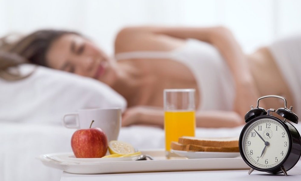 3 Proven Connections Between Poor Sleep And Unhealthy Food Choices