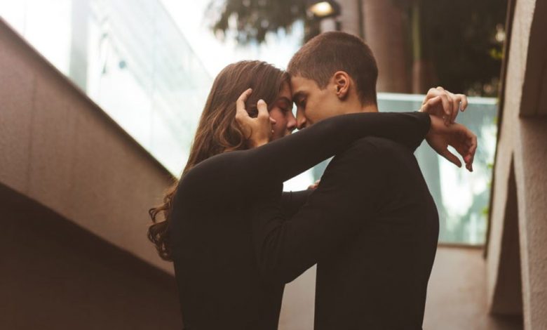 12 No Bullsh*t Ways To Tell What A Guy Wants From You