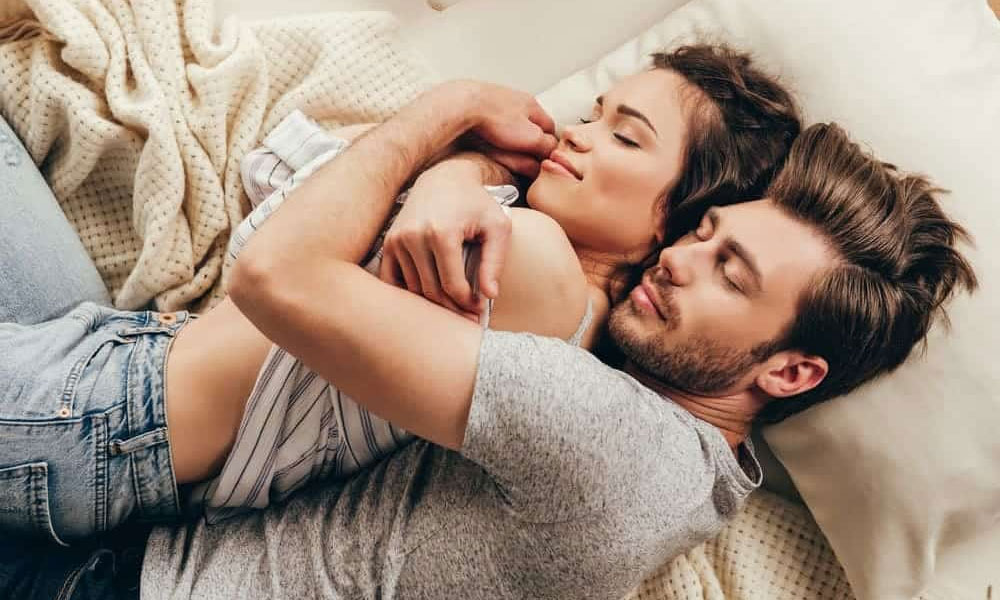 15 Definite Signs She Wants To Sleep With You