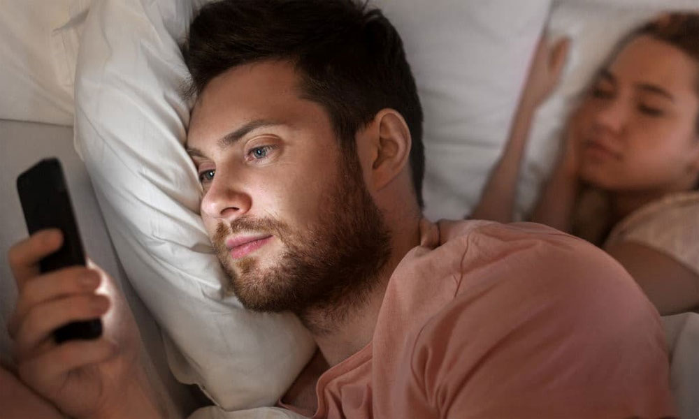 13 Alarming Signs A Guy Is Just Stringing You Along