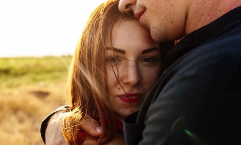 7 Types of Romantic Hugs That Really Show the Love