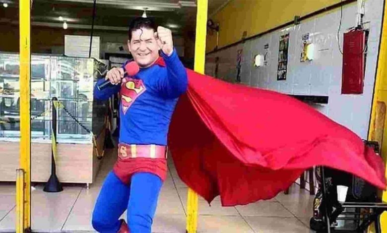 Illinois Man Dresses as Superman to Make People Smile