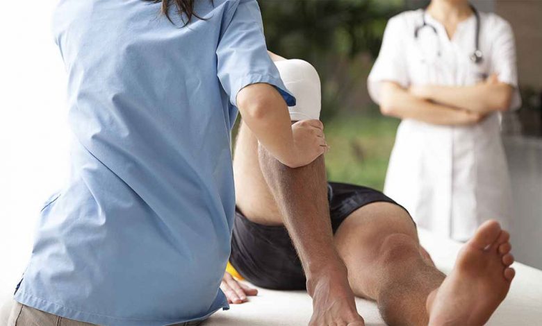Physical Therapists Explain the Difference Between ACL and MCL Injuries