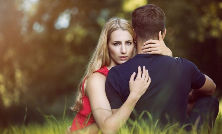 24 Signs She Is Pretending To Love You (And What You Can Do About It)