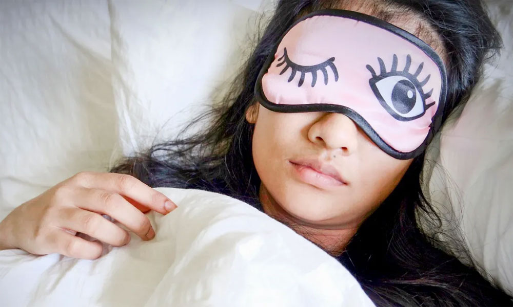 4 Natural Things To Treat Tired And Puffy Eyes